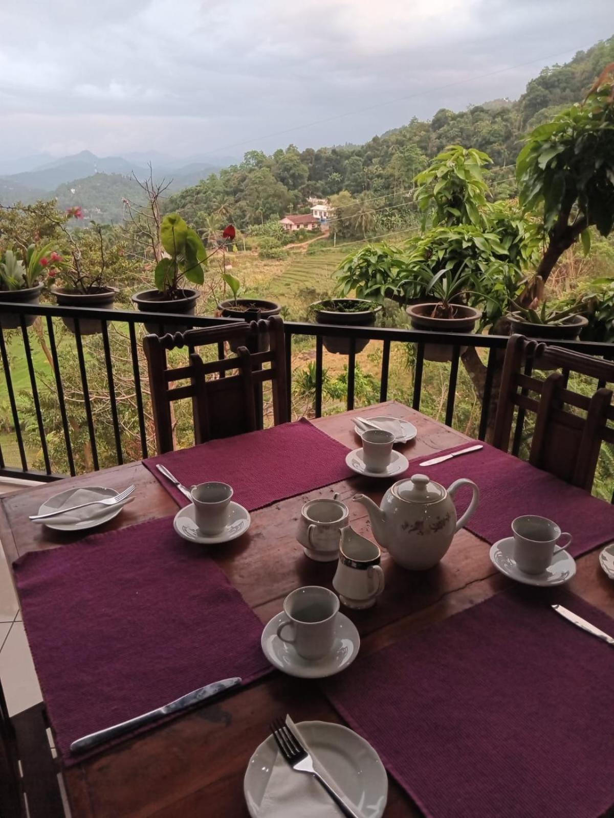 Kandy Ivy Mountain View Resort Buitenkant foto
